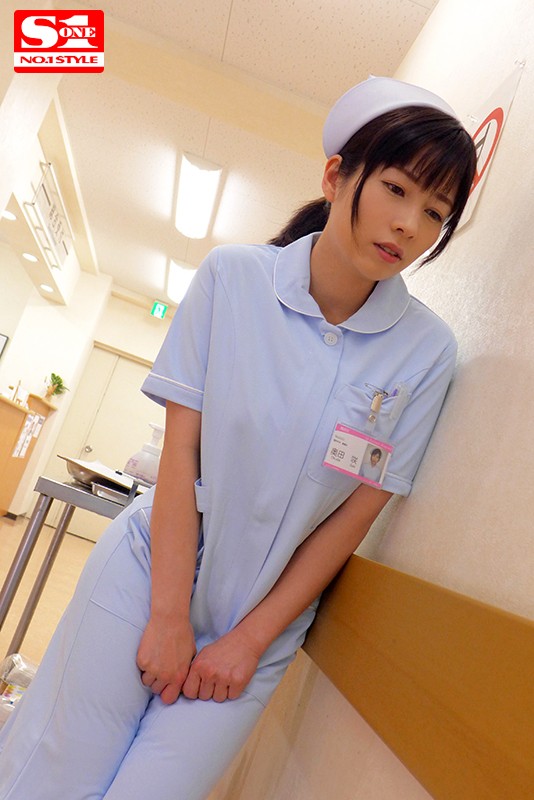 奥田咲护士长被人按在病房吃香蕉